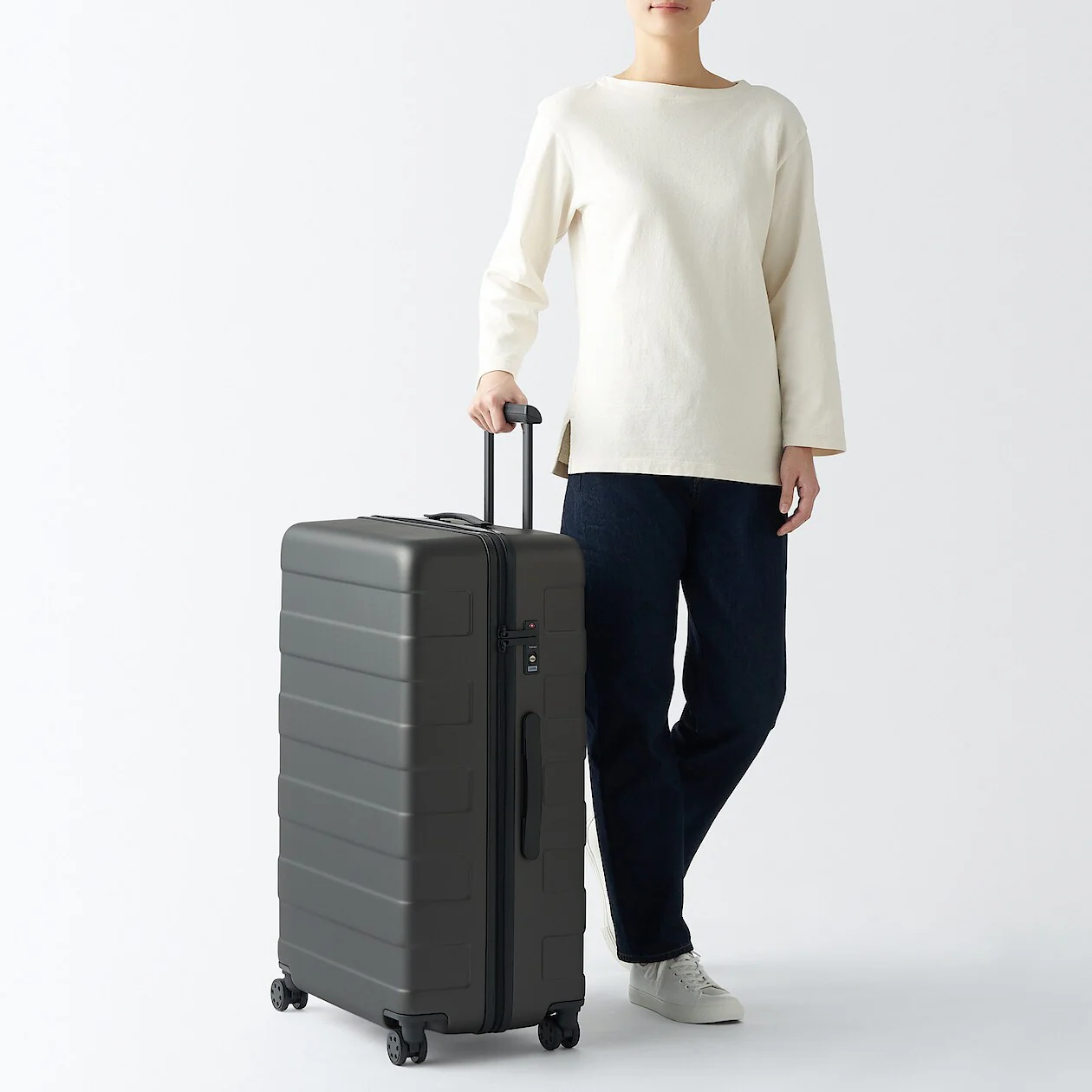 Hard Shell Suitcase - 105L (77cm) - Image 3