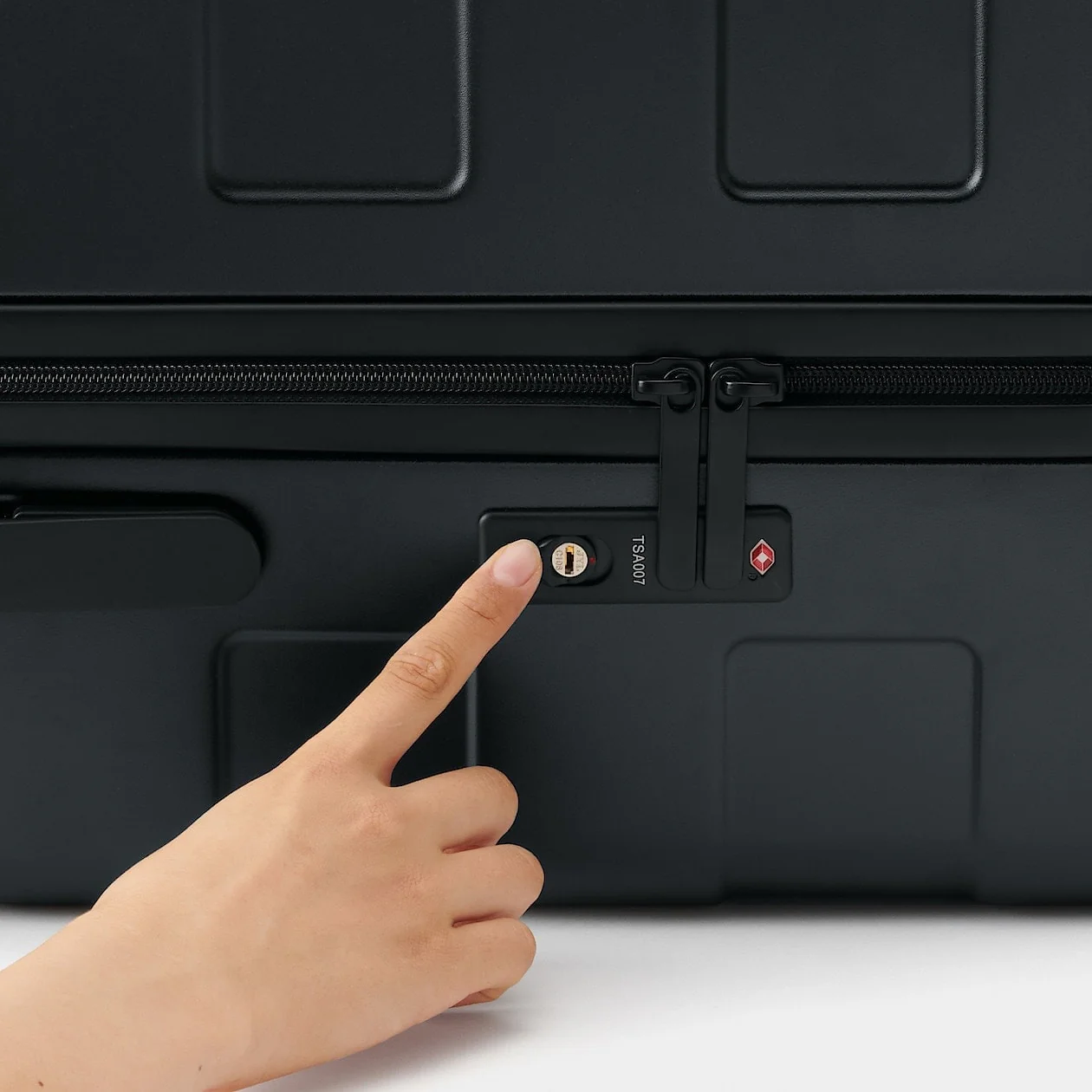Hard Shell Suitcase - 105L (77cm) - Image 33