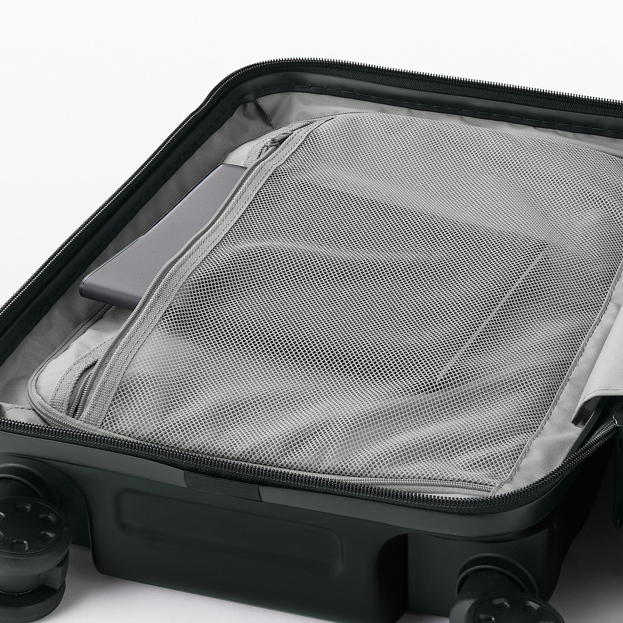 Hard Shell Suitcase - 20L (47cm) - Image 21