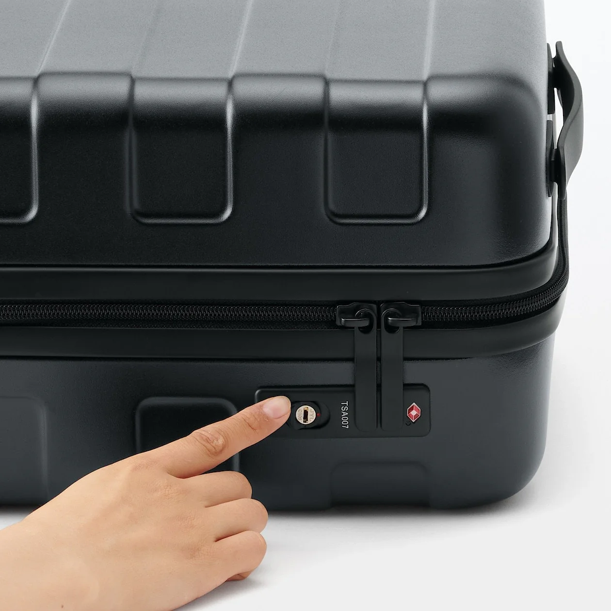 Hard Shell Suitcase - 20L (47cm) - Image 24