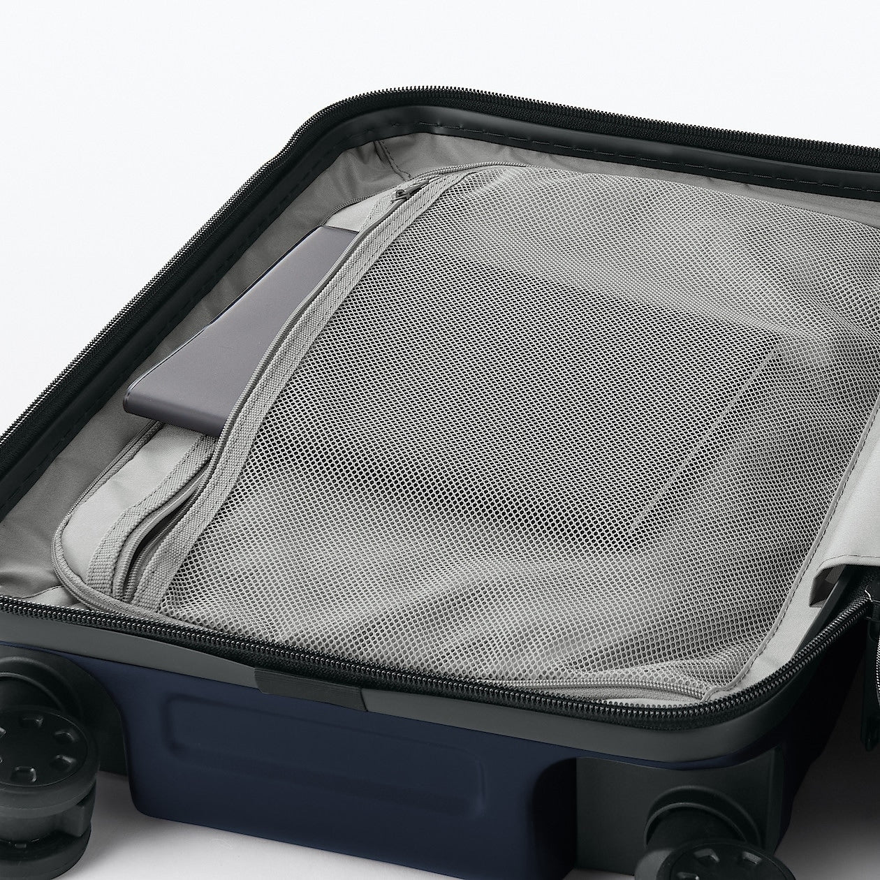 Hard Shell Suitcase - 20L (47cm) - Image 43