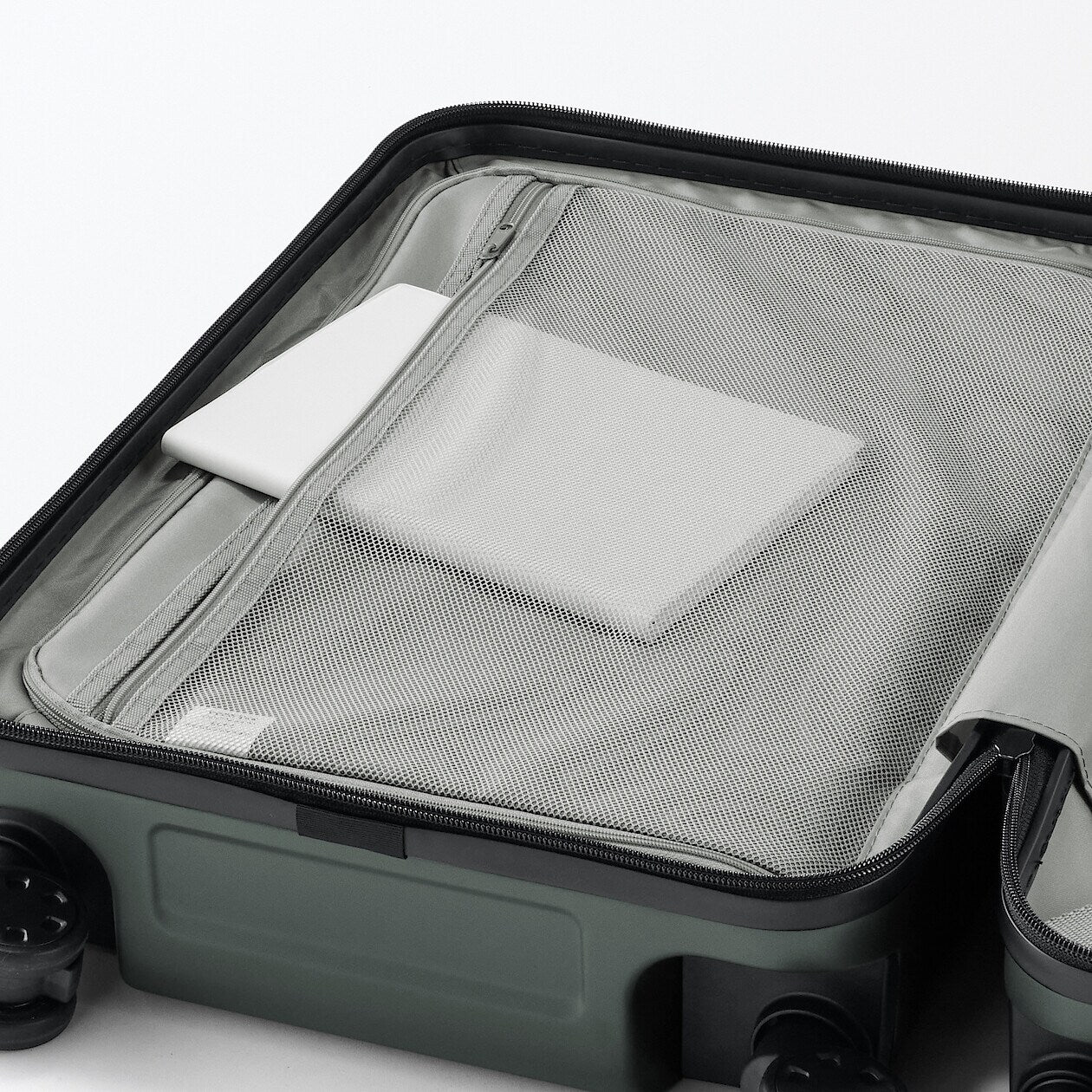 Hard Shell Suitcase - 36L (54cm) - Image 123