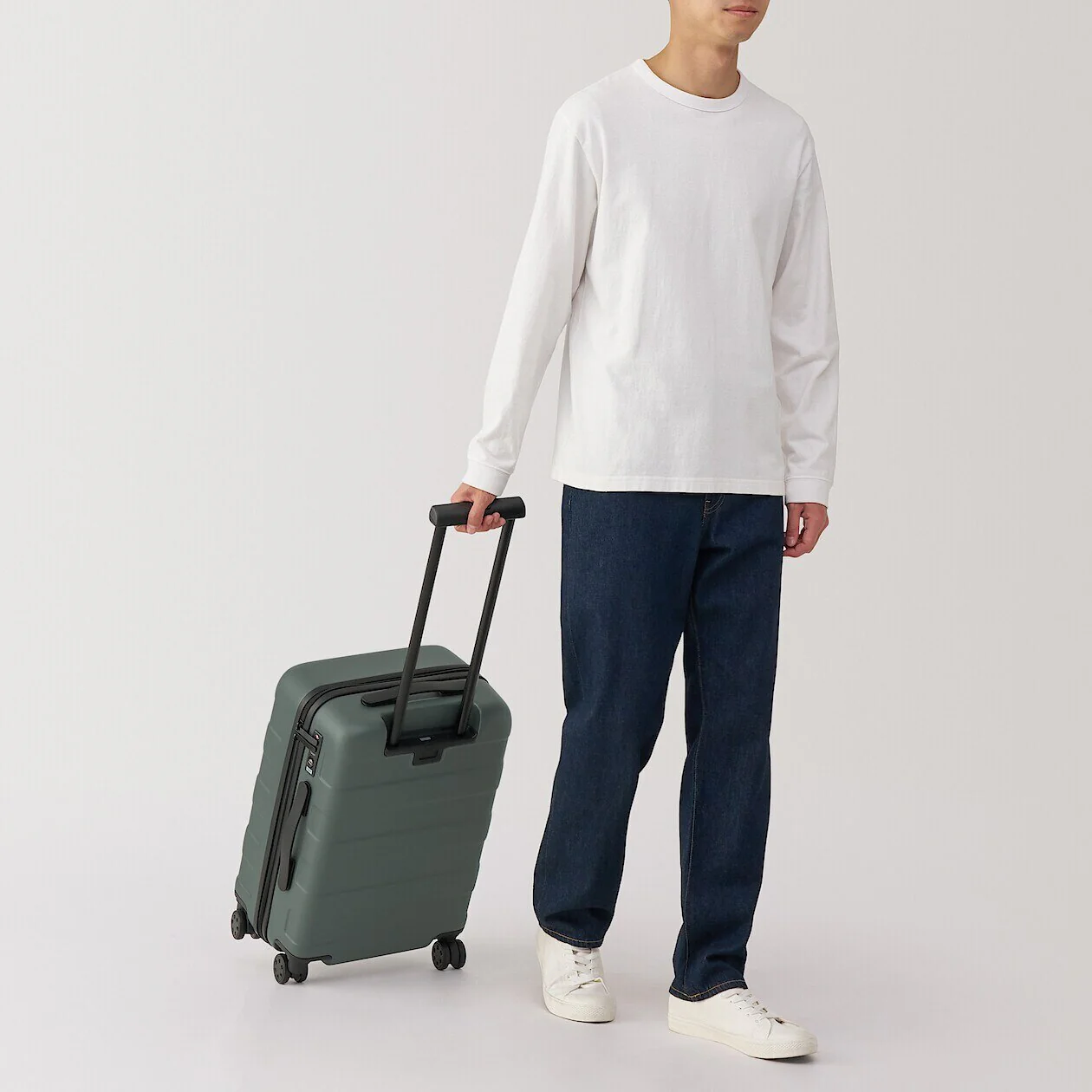 Hard Shell Suitcase - 36L (54cm) - Image 133