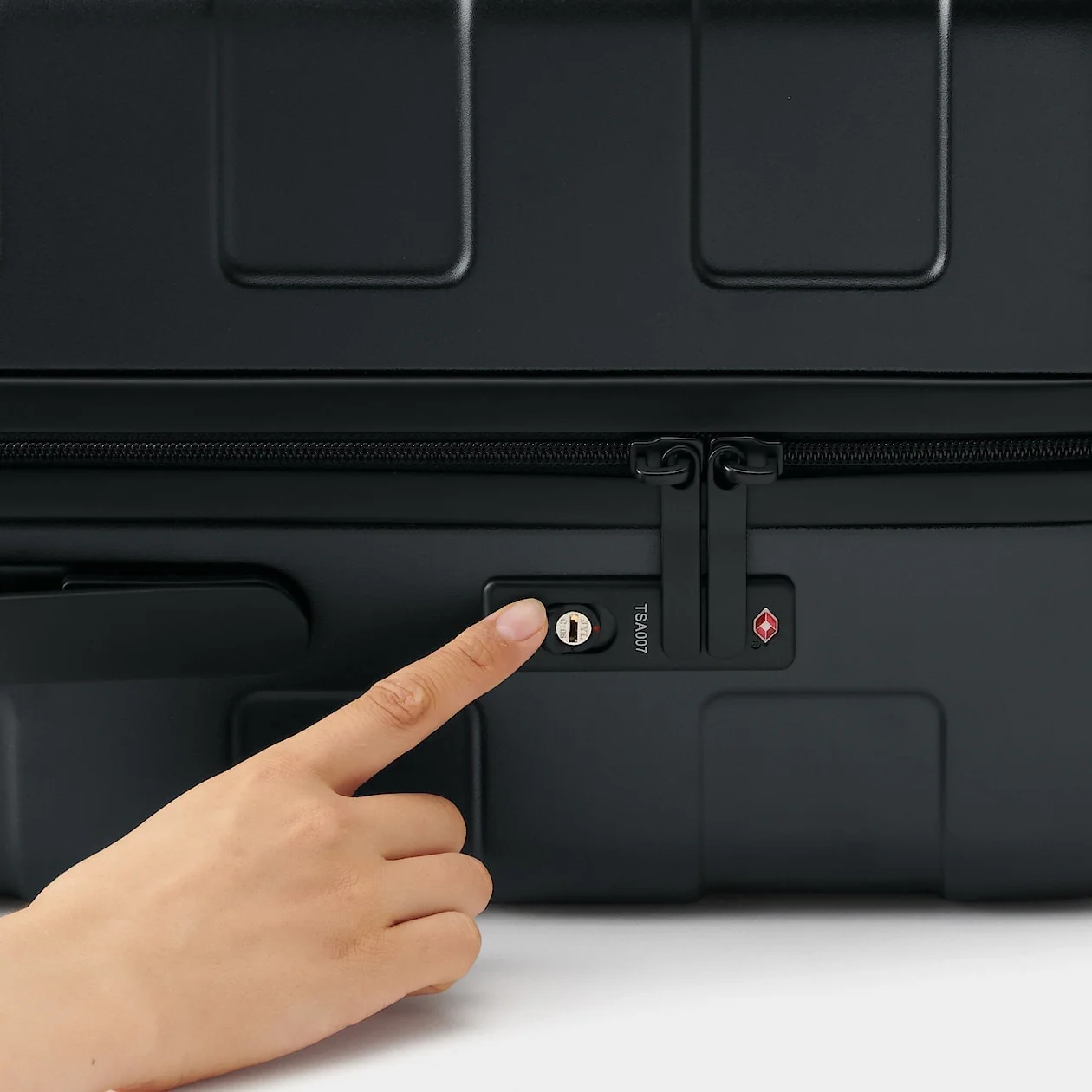Hard Shell Suitcase - 75L (71.5cm) - Black - Image 10