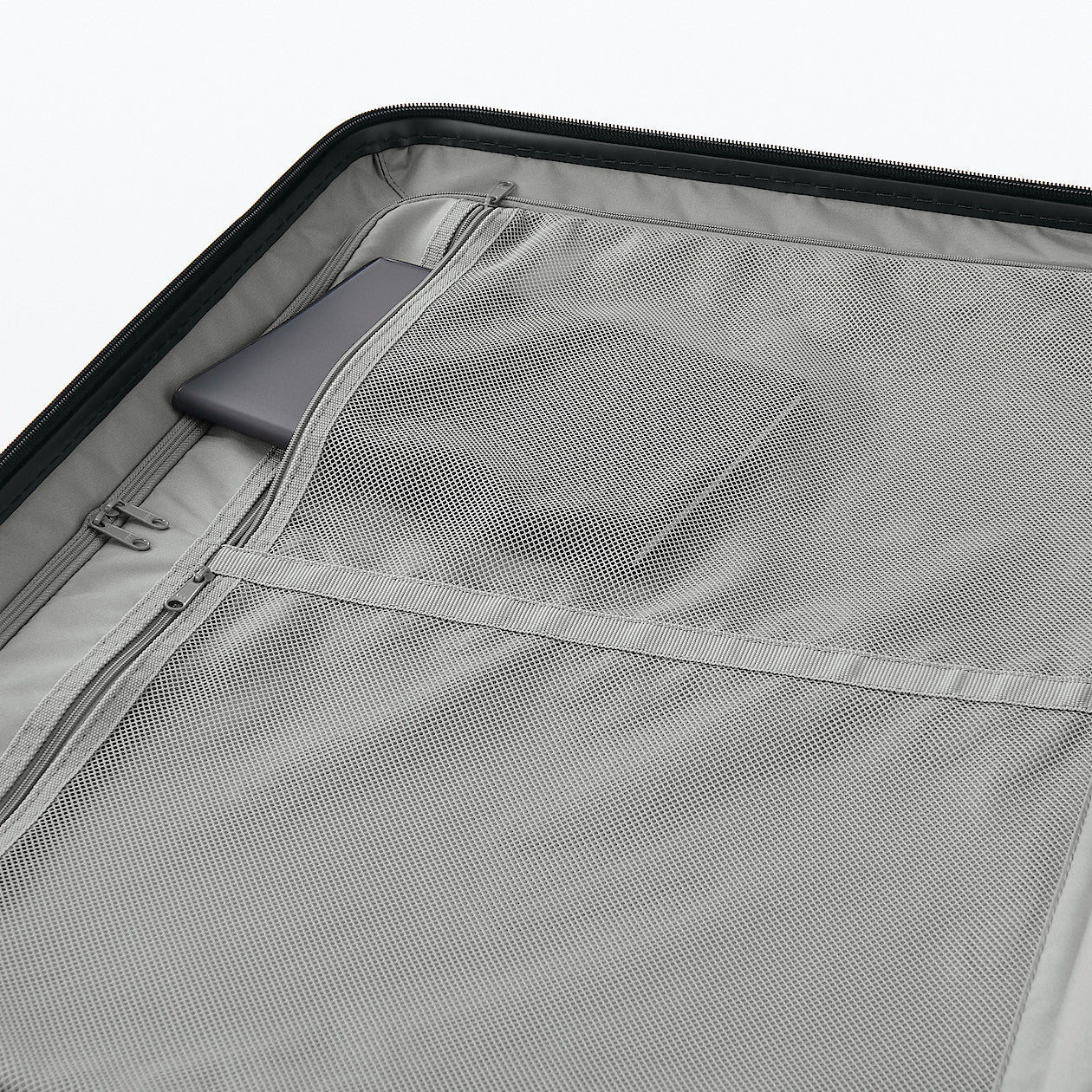Hard Shell Suitcase - 75L (71.5cm) - Black - Image 7