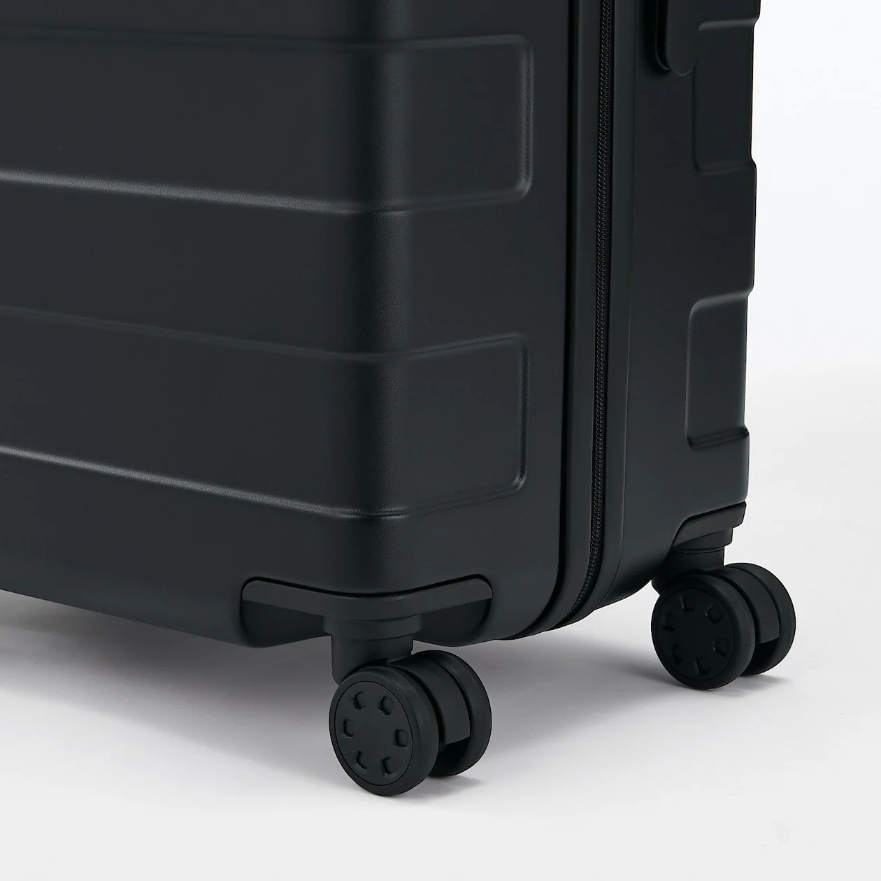 Hard Shell Suitcase - 75L (71.5cm) - Black - Image 8