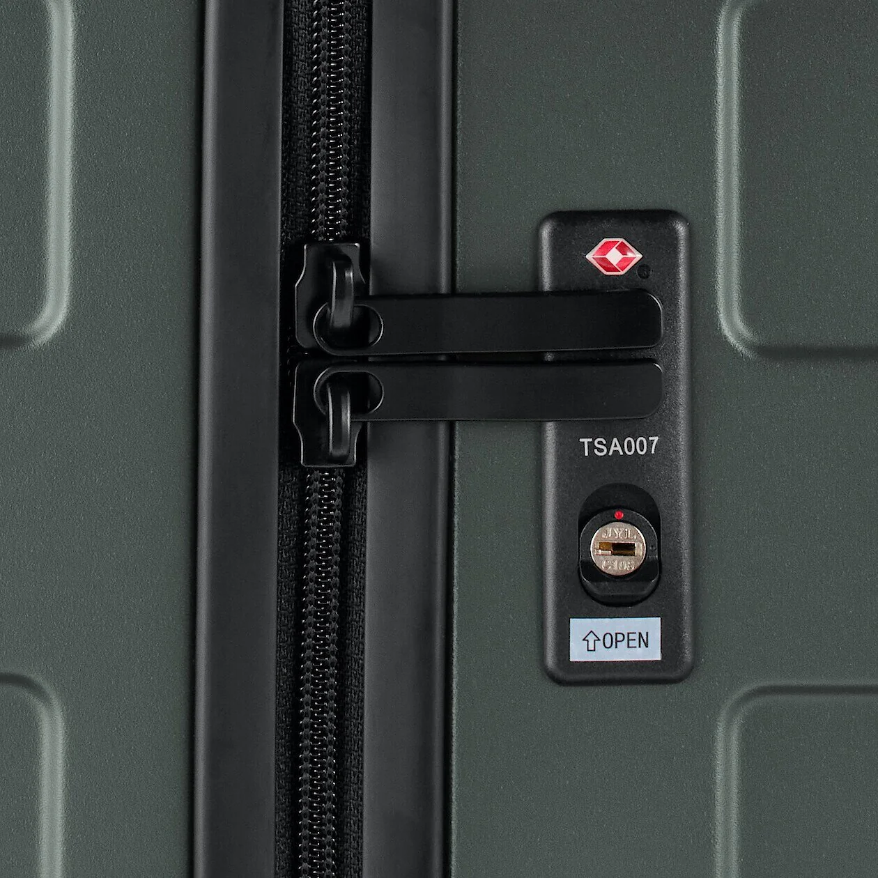 Hard Shell Suitcase - 75L (71.5cm) - Image 49