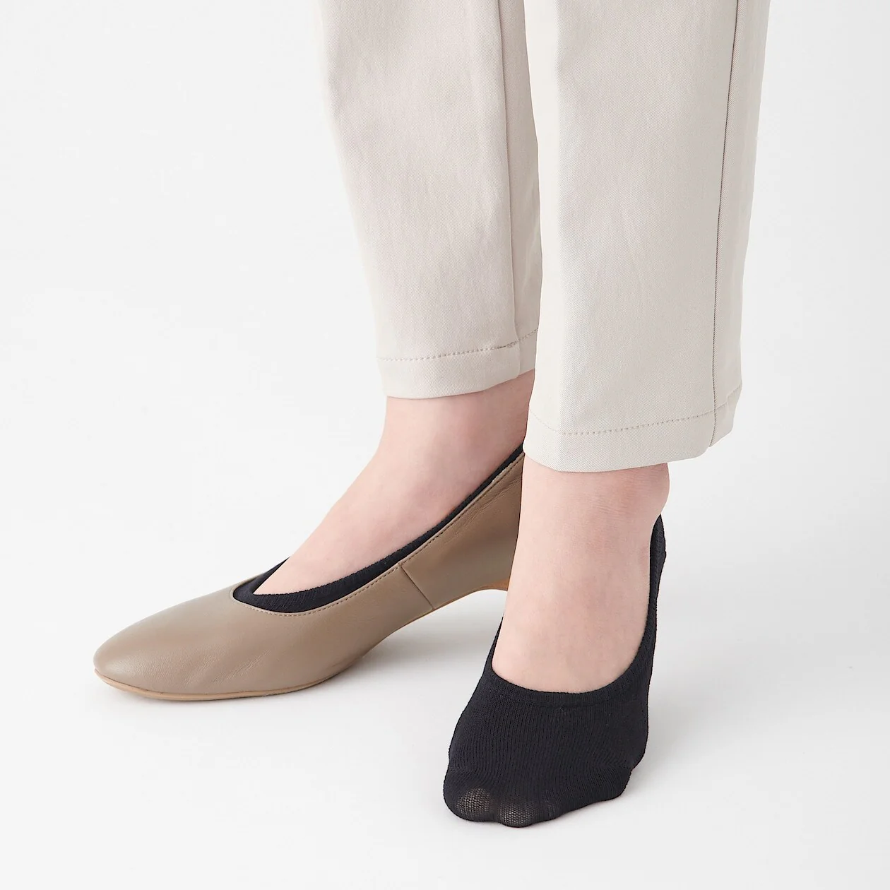 Non-Slip Wide Fit Cotton Blend No-Show Socks - Image 9