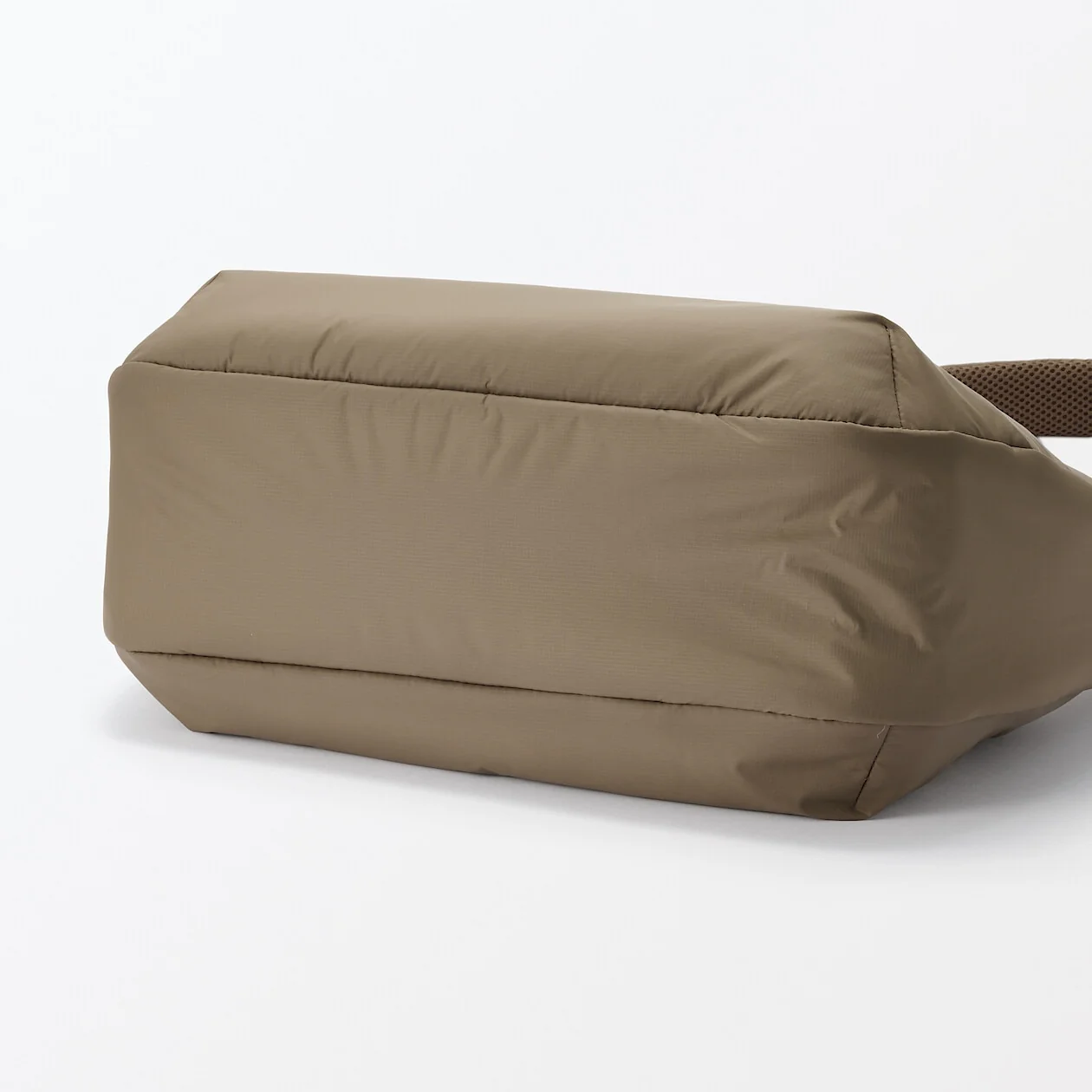 2-Way Water Repellent Padded One Shoulder Bag - Image 15