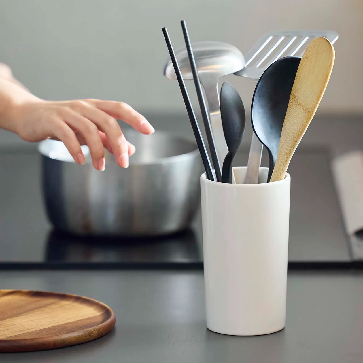 Beige Porcelain Kitchen Utensil Holder