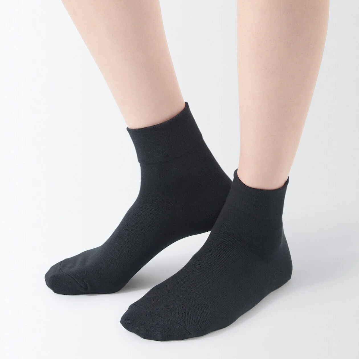 Right Angle Rayon Blend Loose Top Short Socks - Image 10