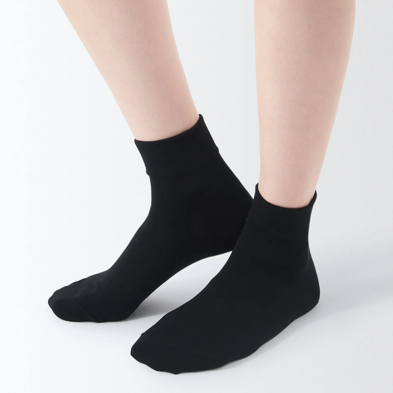 Right Angle Rayon Blend Loose Top Short Socks - Image 12