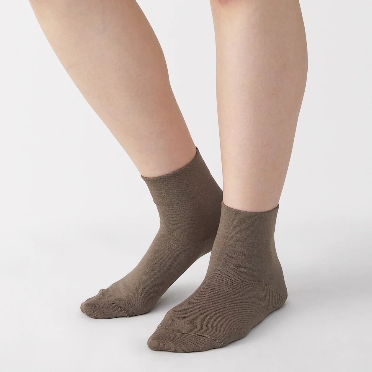 Right Angle Rayon Blend Loose Top Short Socks - Image 19