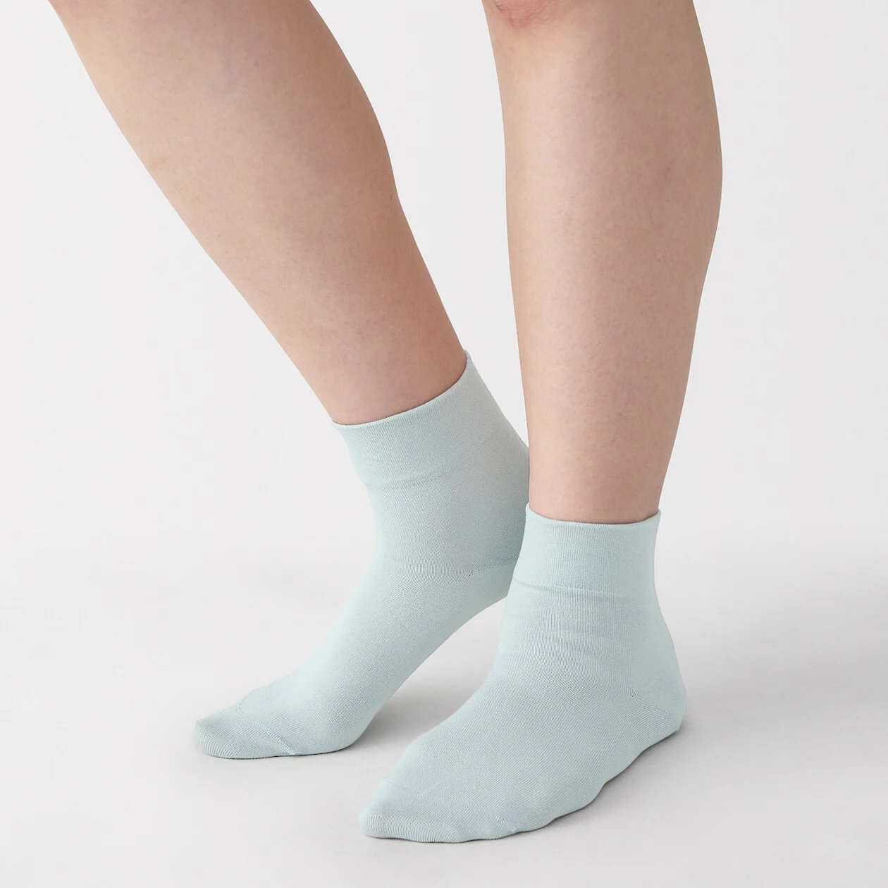 Right Angle Rayon Blend Loose Top Short Socks - Image 3