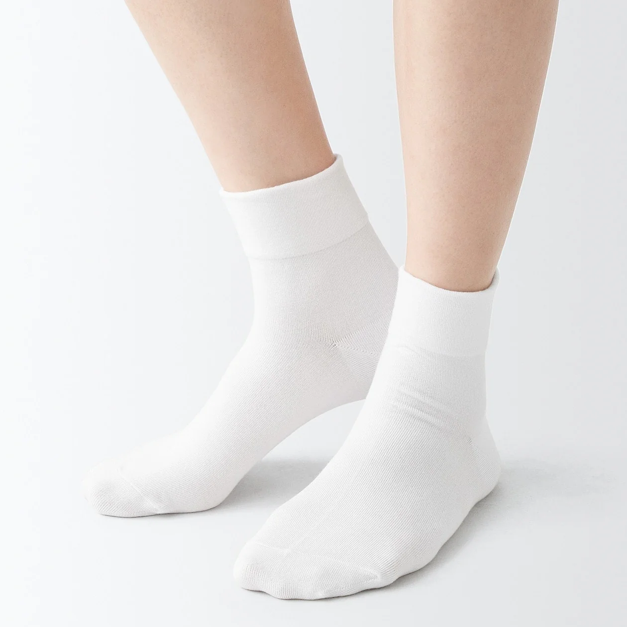 Right Angle Rayon Blend Loose Top Short Socks - Image 7
