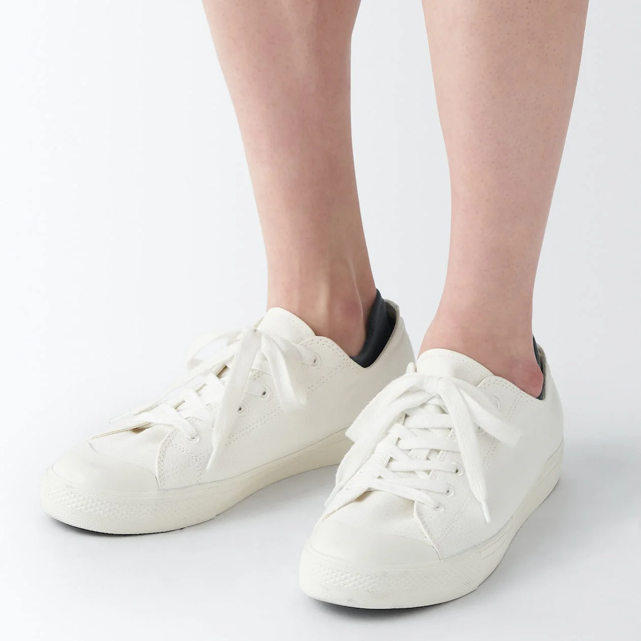 Right Angle Sneaker Socks With Grip Tab - Image 10
