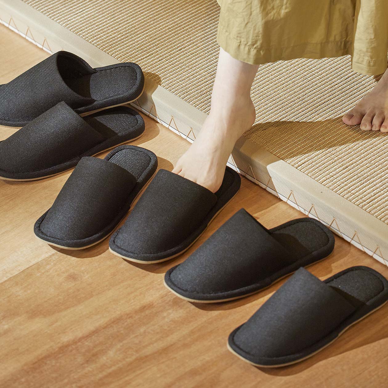 Slippers with No Left and Right