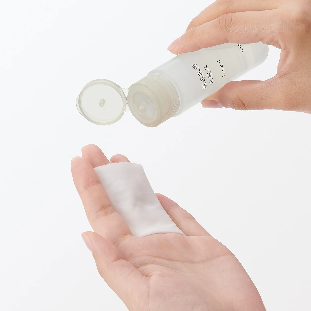 Sensitive Skin Toning Water Mini - Moisture (50ml) - Image 3