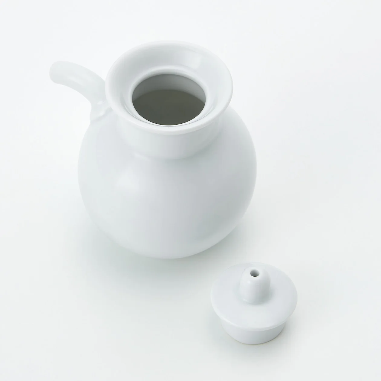 White Porcelain Soy Sauce Pot - Image 5