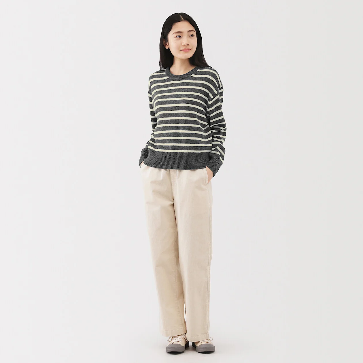 Washable Wool Mid Gauge Crewneck Sweater - Image 21